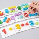 ⁦مجموعة ألعاب مطابقة الخرز والأرقام التفاعلية - لعبة تعليمية خشبية لتطوير ذكاء الأطفال - لعبة تعليم الأرقام والعد مونتيسوري للأطفال⁩ - الصورة ⁦4⁩