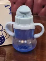 ⁦كوب تدريب الأطفال من Blue -كوب شرب بمقبضين وشاليمو – سعة 250 مل وخالٍ من BPA⁩ - الصورة ⁦5⁩