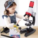 مجهر تعليمي للأطفال Microscope – تكبير حتى 1200x مع إضاءة LED وأدوات تجارب علمية