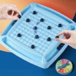 لعبة الشطرنج المغناطيسية (Magnetic Battle Chess) - لعبة ذكاء واستراتيجية تفاعلية للعائلة - تحدي الشطرنج المغناطيسي لعبة الذكاء والتفكير الاستراتيجي للأطفال والكبار. - الصورة 2